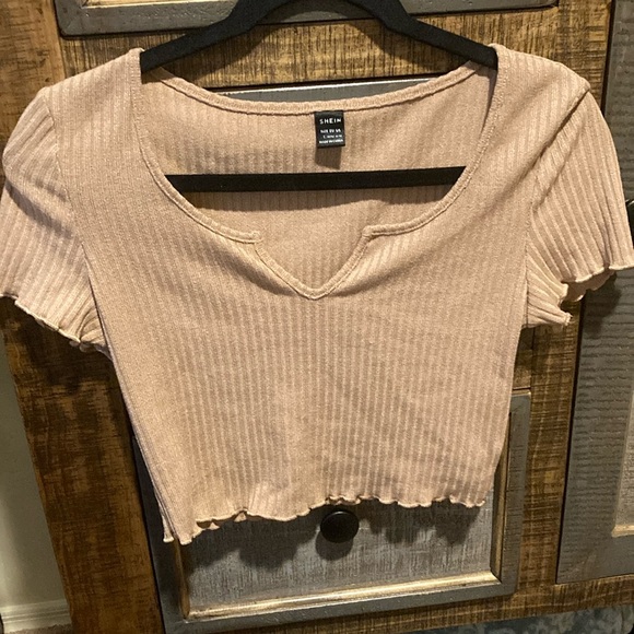 SHEIN Tops - Cropped t-shirt